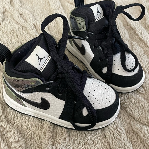 Jordan 1 Mid Black and Gray Sneakers Casual Style bundle - Picture 5 of 5